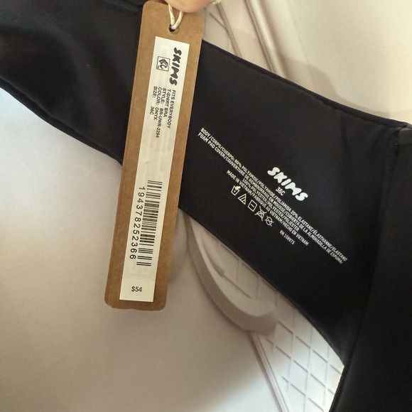 NWT SKIMS Fits Everybody T-Shirt Demi Bra Onyx Black Size 36C $54 - Picture 4 of 12